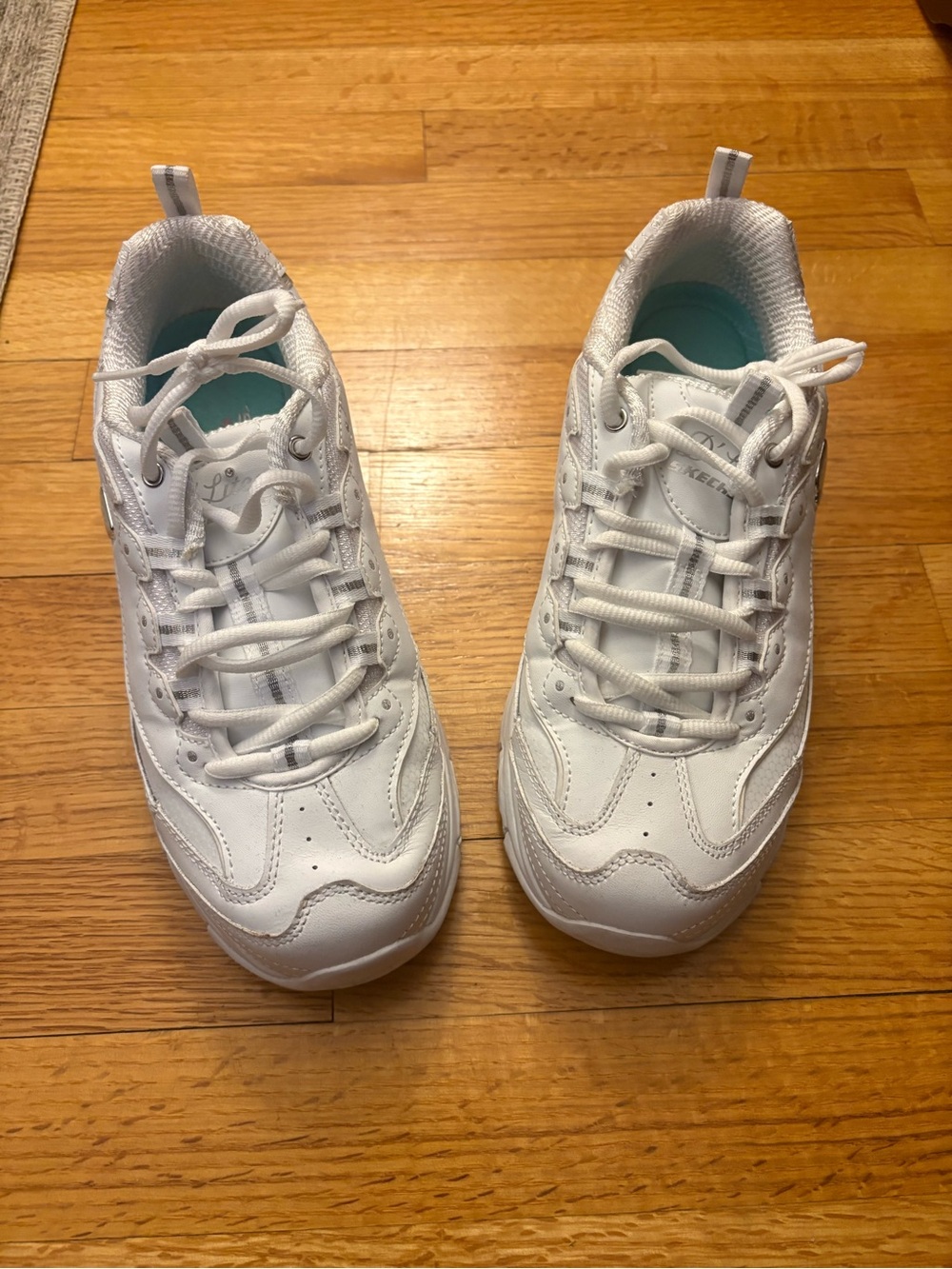Women’s Skechers
Size:8